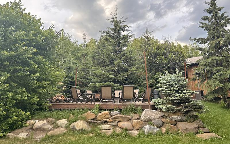 Lakeview-Lodge-Outdoor-Area-Barrhead-AB