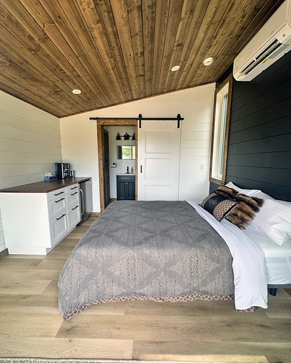 Dolores-Cabin-at-Lakeview-Lodge-Barrhead-Alberta-3