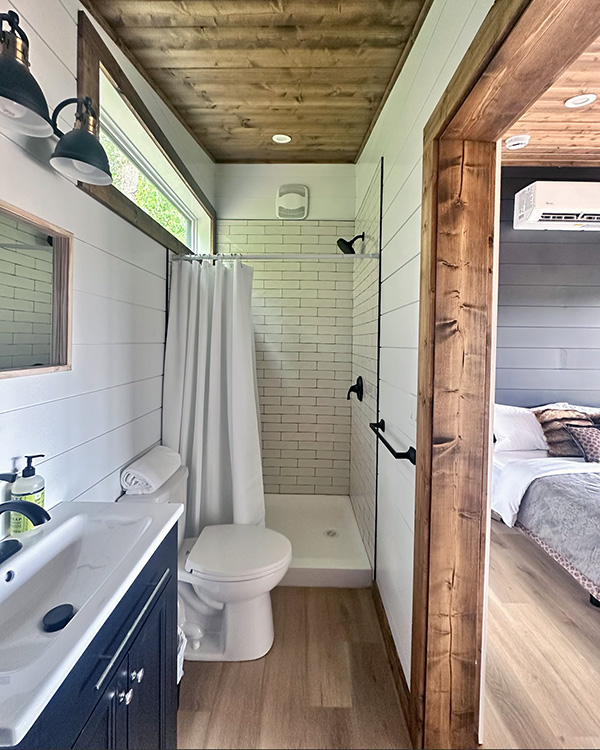 Dolores-Cabin-at-Lakeview-Lodge-Barrhead-Alberta-5