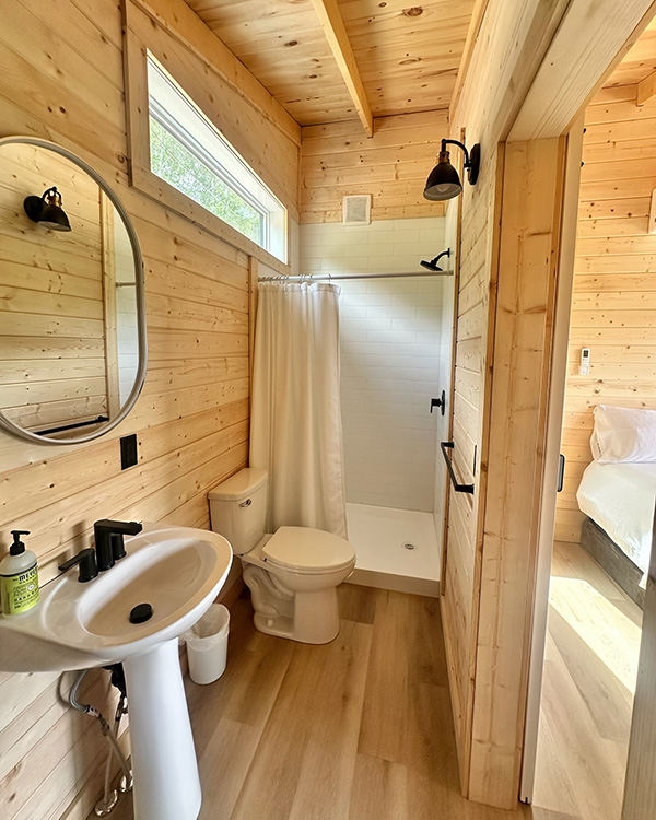 Hudson-Cabin-at-Lakeview-Lodge-Barrhead-Alberta-5