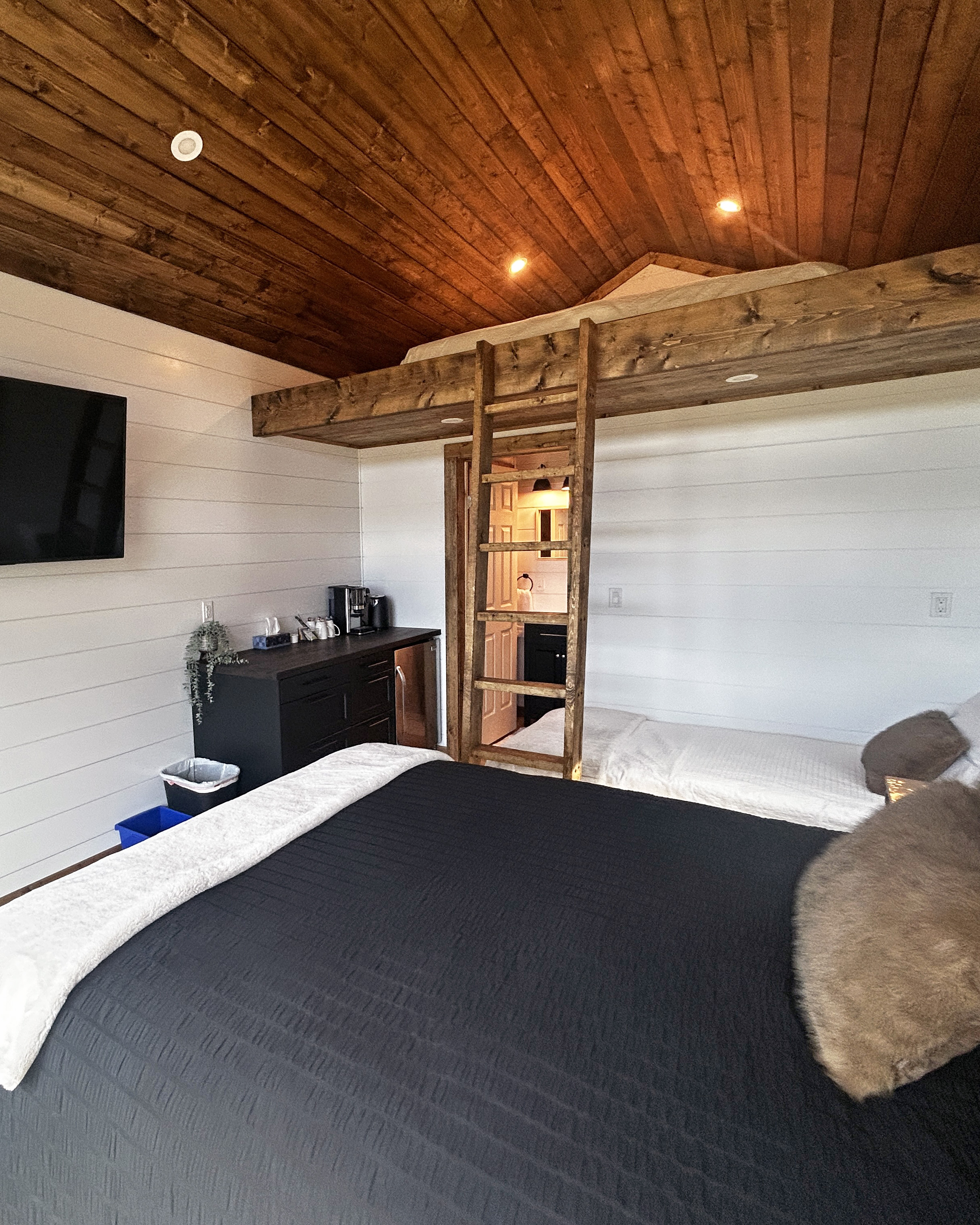 Richwood-Cabin-at-Lakeview-Lodge-Barrhead-Alberta-3