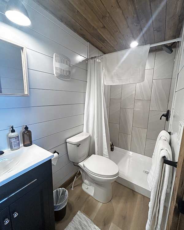 Richwood-Cabin-at-Lakeview-Lodge-Barrhead-Alberta-6